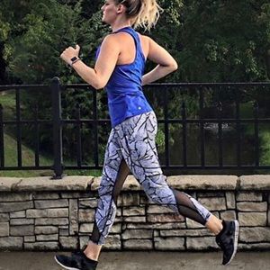 Flawless Lululemon Special Edition Dottie Tribe Goal Crusher leggings. Size 4